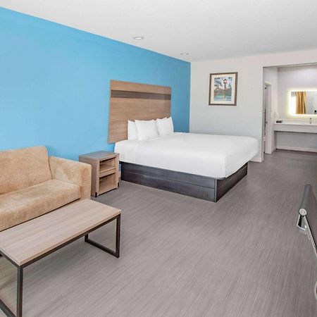Baymont By Wyndham Freeport Texas Hotell Exteriör bild