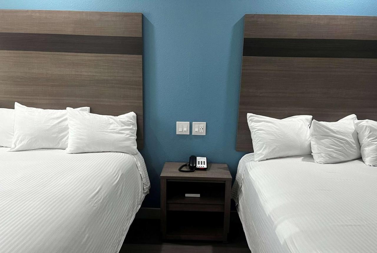 Baymont By Wyndham Freeport Texas Hotell Exteriör bild