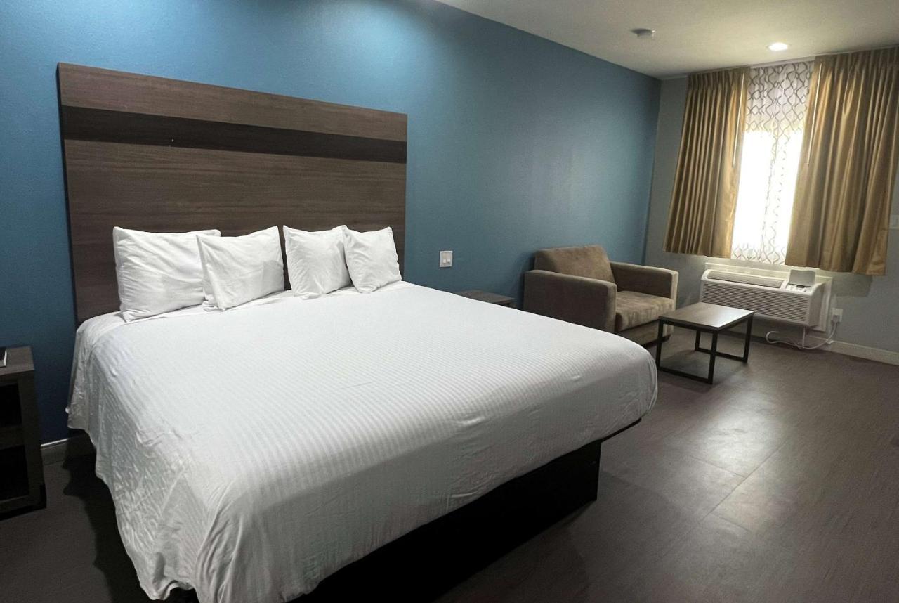 Baymont By Wyndham Freeport Texas Hotell Exteriör bild